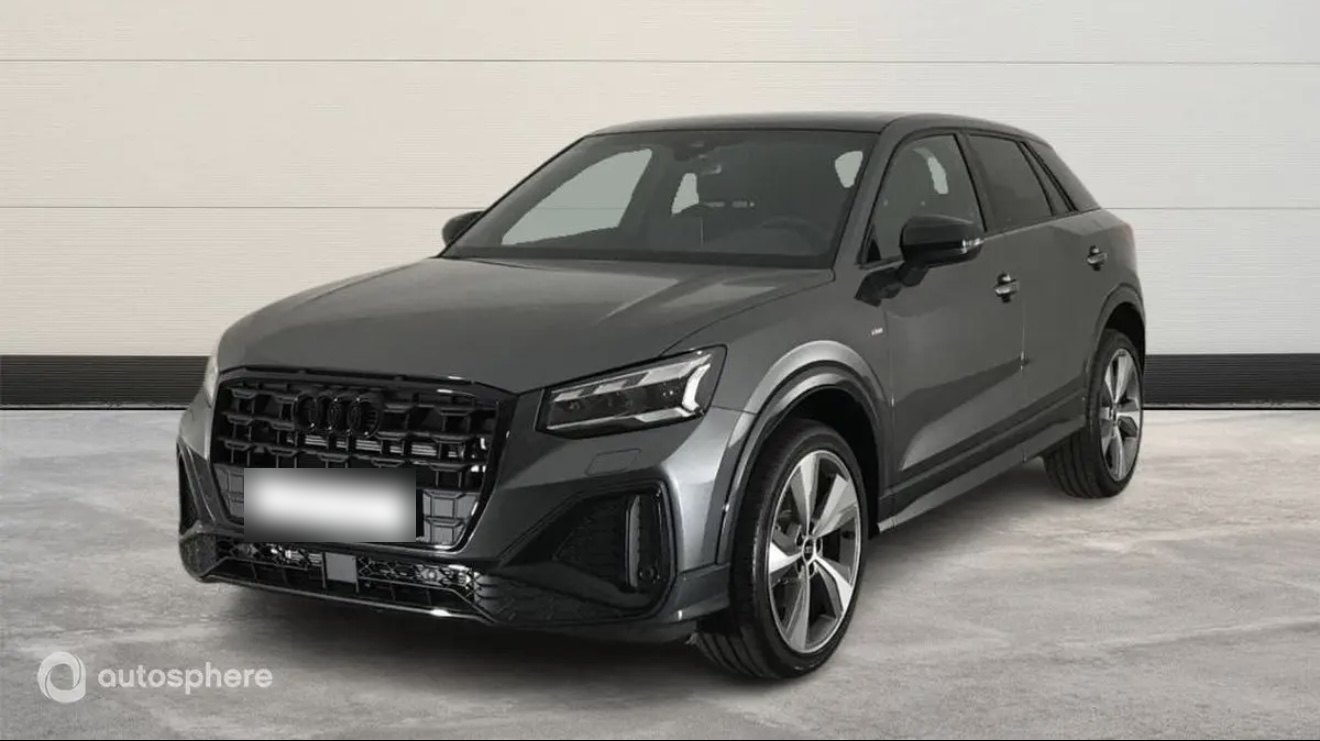 Audi Q2 grise, vue de trois quarts avant