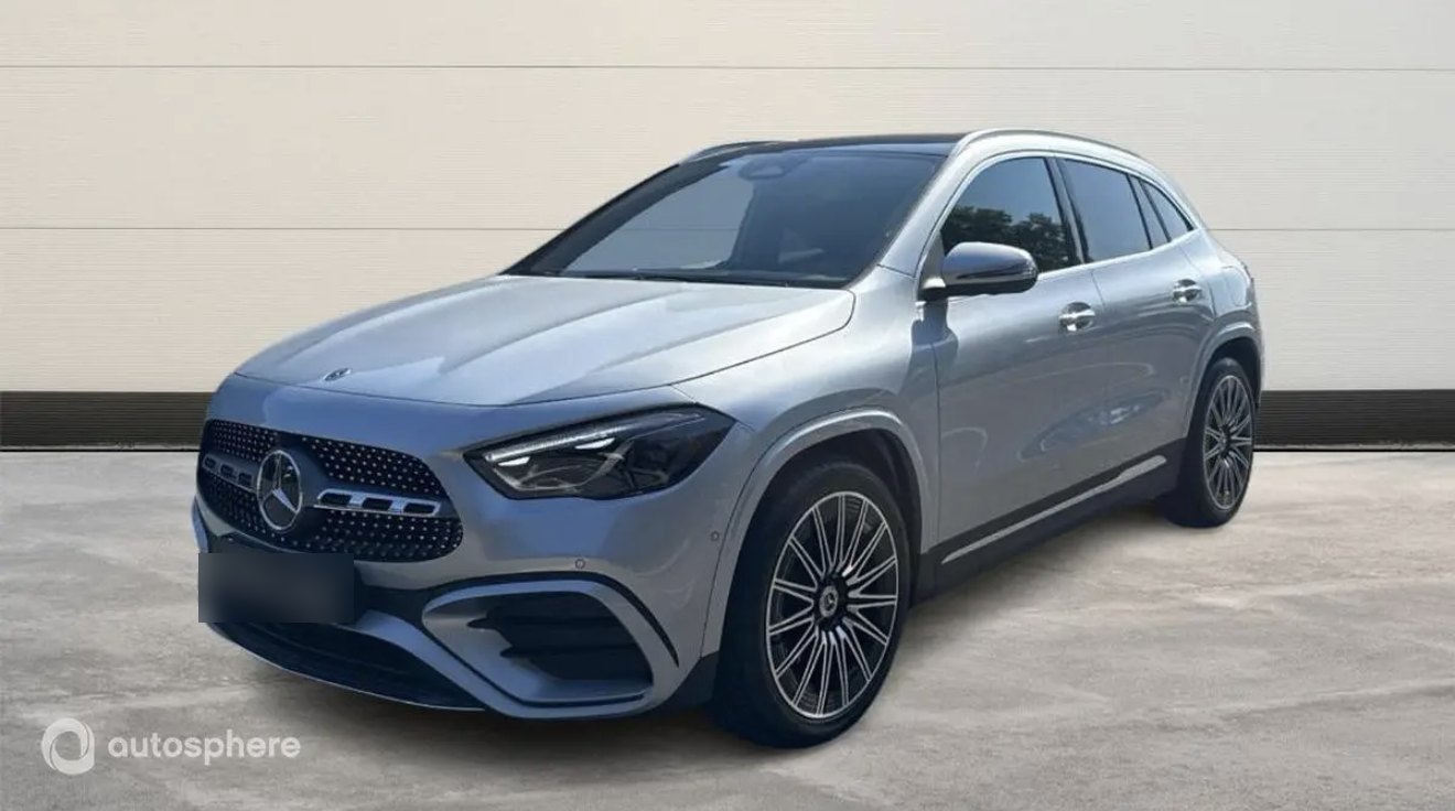 Mercedes GLA grise, vue de trois quarts avant
