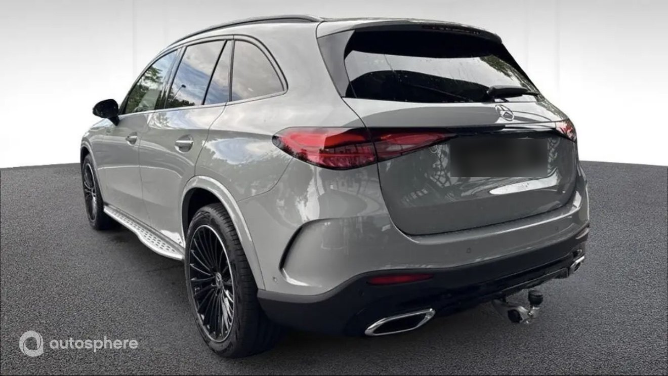 Mercedes GLC gris, vue de trois quarts arrière
