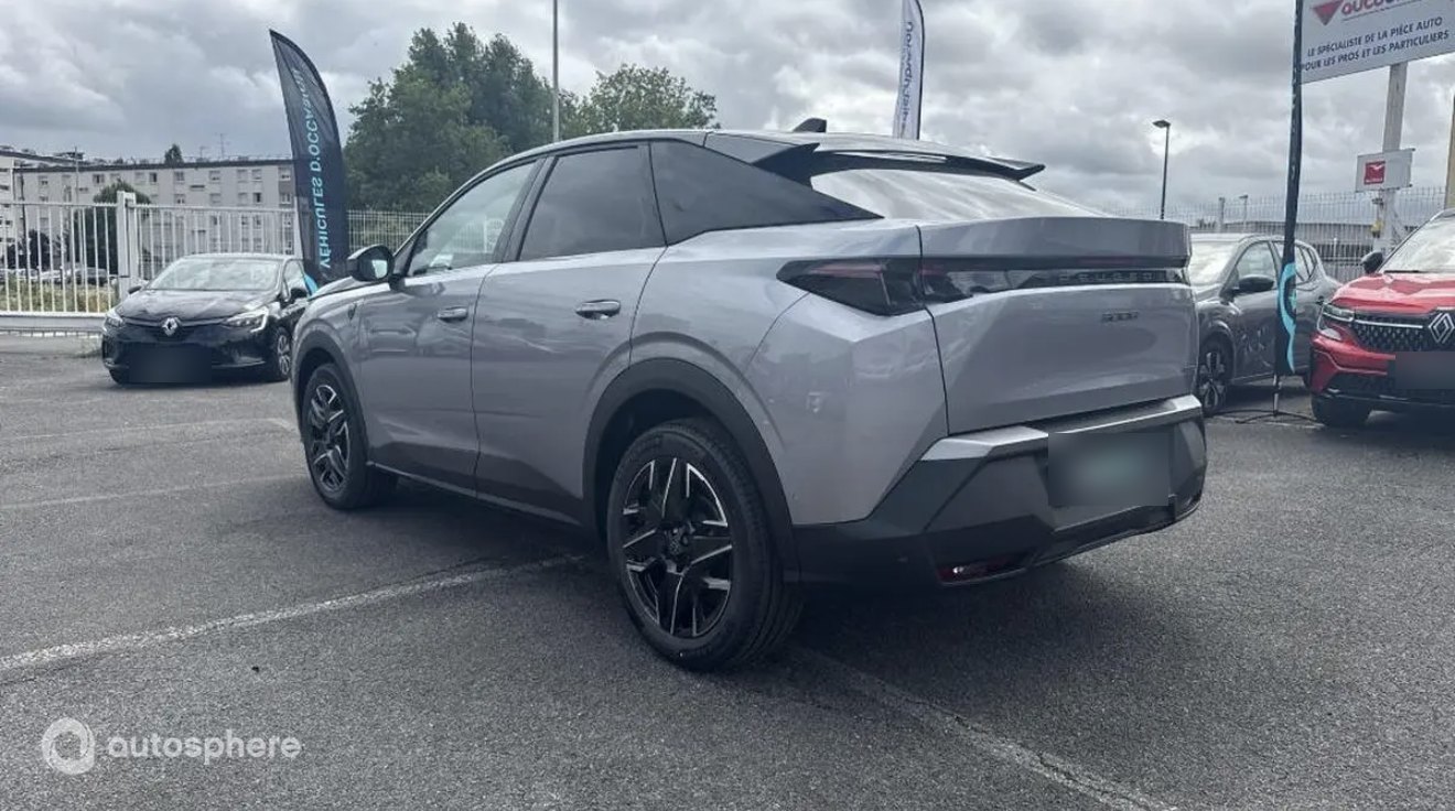 Peugeot 3008 GT gris, vue de trois quarts arrière